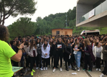 Crotone: 4^ giornata nazionale Liltwalking, oltre 700 studenti alla camminata della salute per prevenire i tumori